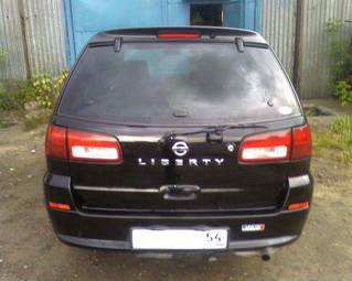 2002 Nissan Liberty Pictures