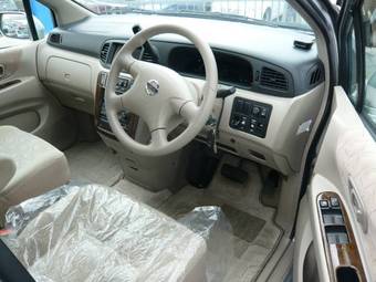 2002 Nissan Liberty Images