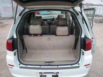 2003 Nissan Liberty Photos