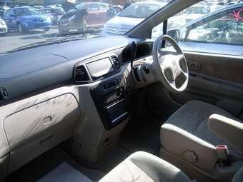 2003 Nissan Liberty Photos