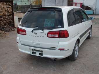 2003 Nissan Liberty Photos