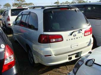 2003 Nissan Liberty Photos