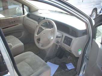 2003 Nissan Liberty Photos