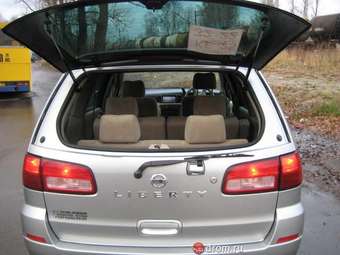2003 Nissan Liberty Pictures