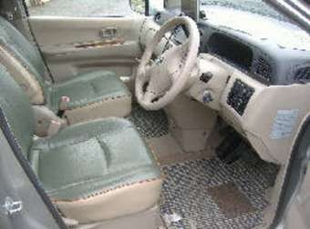 2003 Nissan Liberty Photos