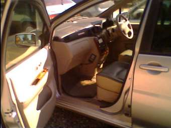 2003 Nissan Liberty Pictures
