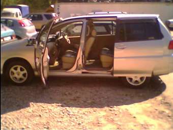 2003 Nissan Liberty Photos