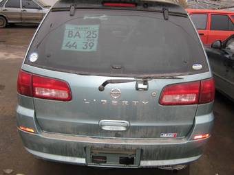 2003 Nissan Liberty Photos