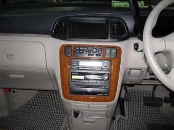 2003 Nissan Liberty Photos