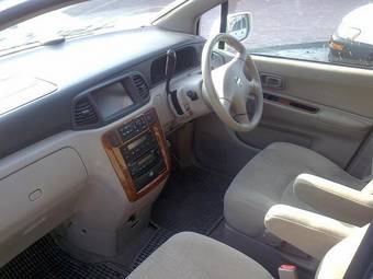 2003 Nissan Liberty Pictures