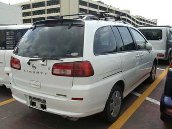 2003 Nissan Liberty Photos