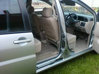 2003 Nissan Liberty Photos