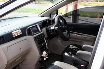 2003 Nissan Liberty Photos