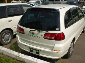 2003 Nissan Liberty Photos