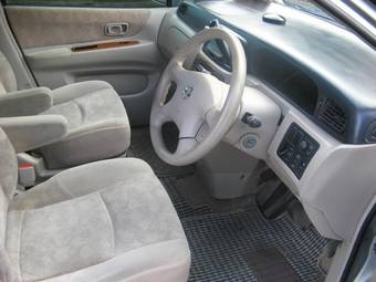 2003 Nissan Liberty Photos