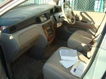 2004 Nissan Liberty Pictures
