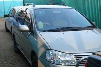 2004 Nissan Liberty Images