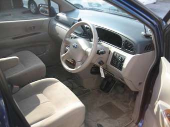 2004 Nissan Liberty Pictures