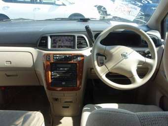 2004 Nissan Liberty Photos