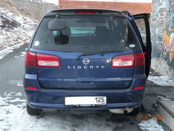 2003 Nissan Lucino Pictures