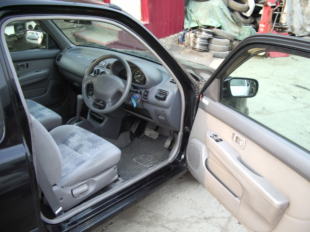 1999 Nissan March Pictures