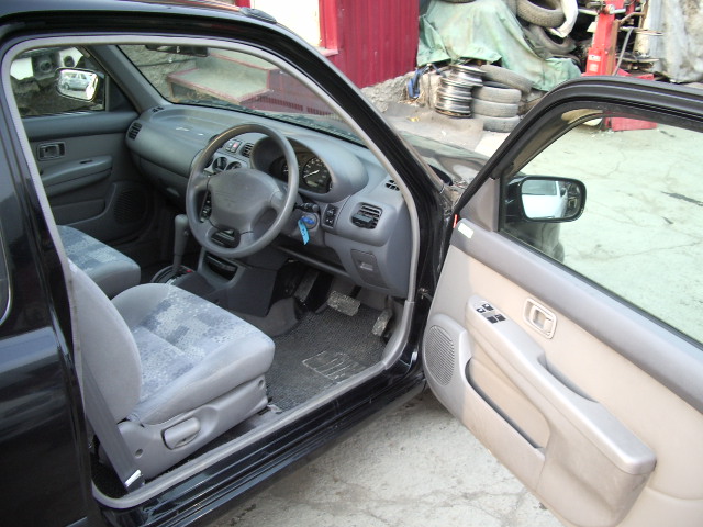 1999 Nissan March Pictures