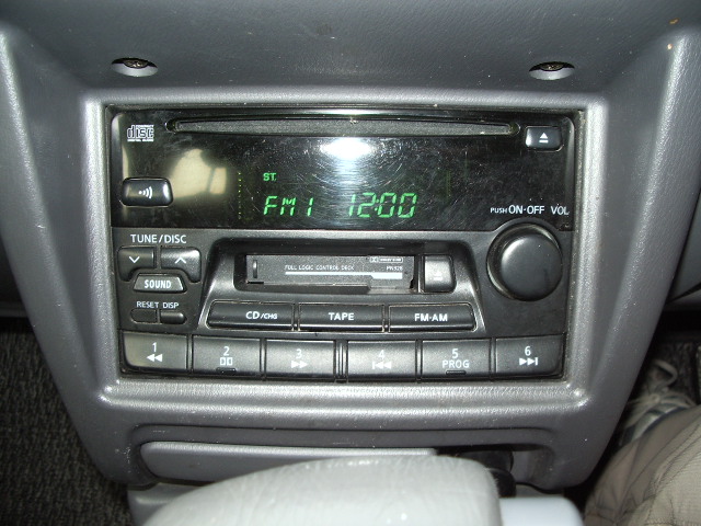 1999 Nissan March Pictures