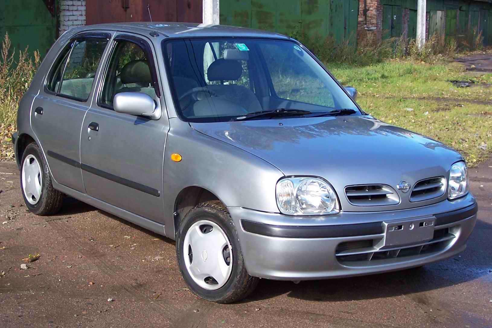 2000 Nissan March