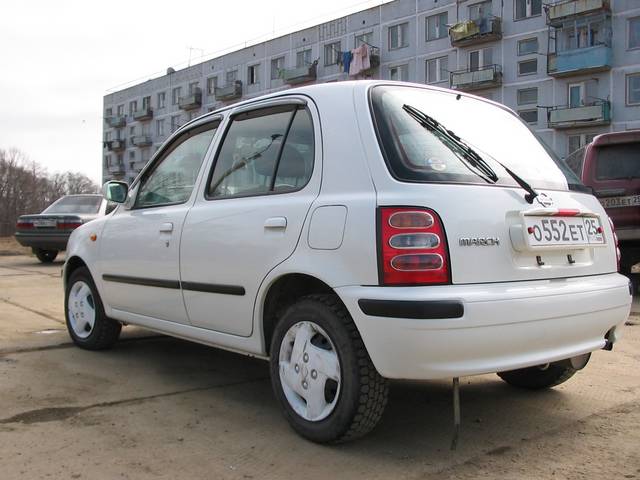 2000 Nissan March