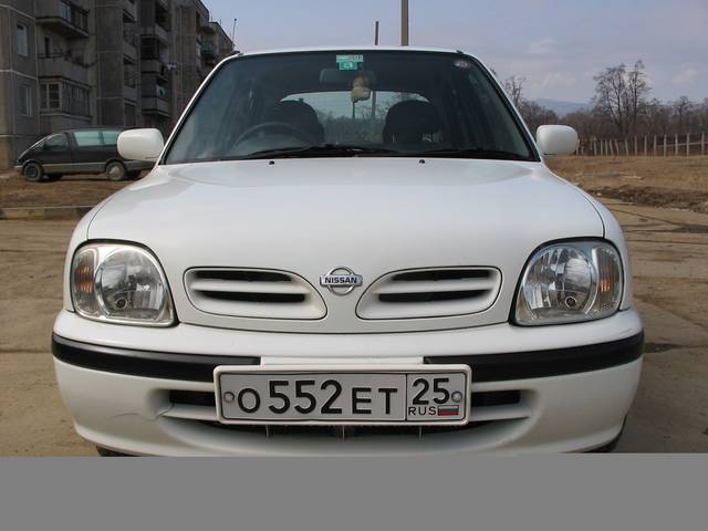 2000 Nissan March