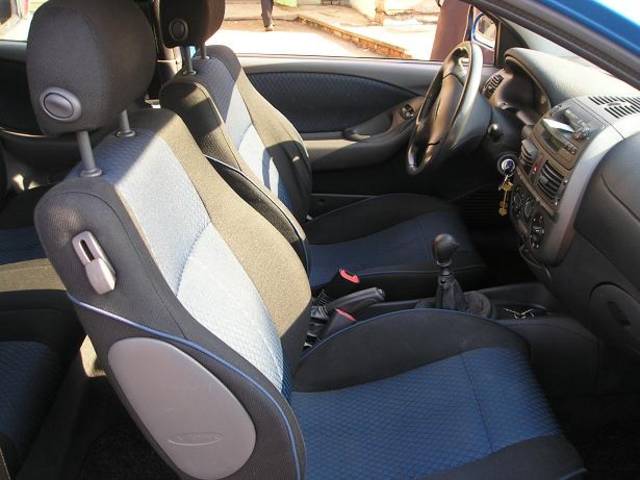 2000 Nissan March