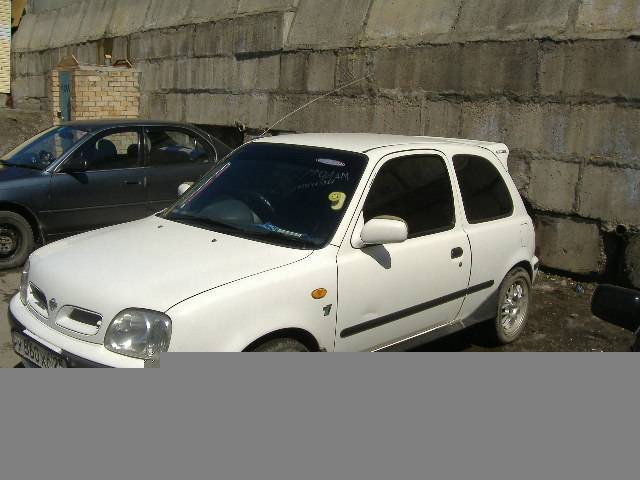 2000 Nissan March