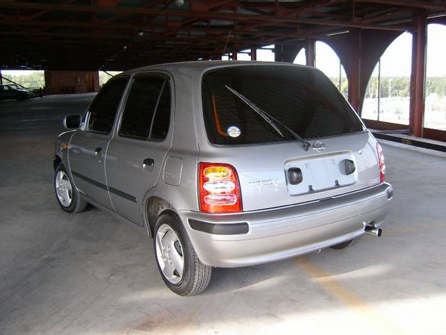 2000 Nissan March