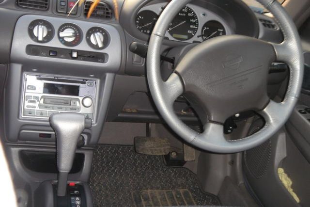 2000 Nissan March