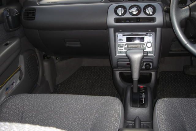2000 Nissan March