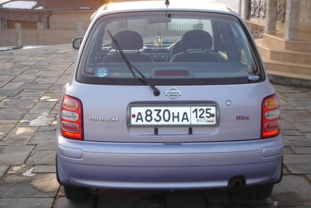 2000 Nissan March