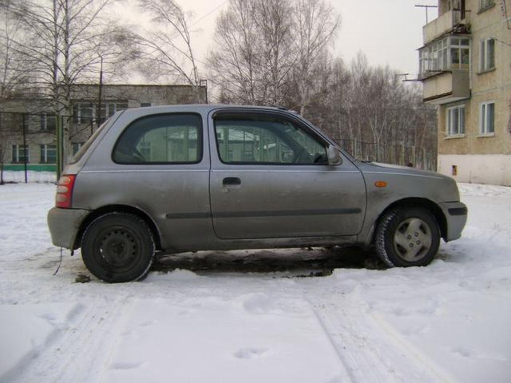 2000 Nissan March