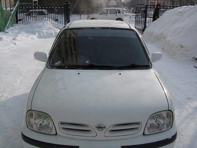 2000 Nissan March