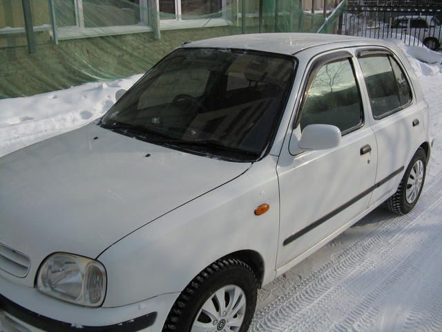 2000 Nissan March