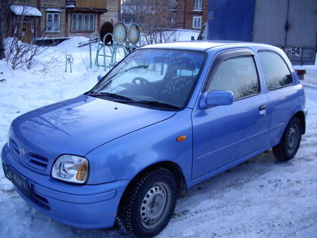 2000 Nissan March