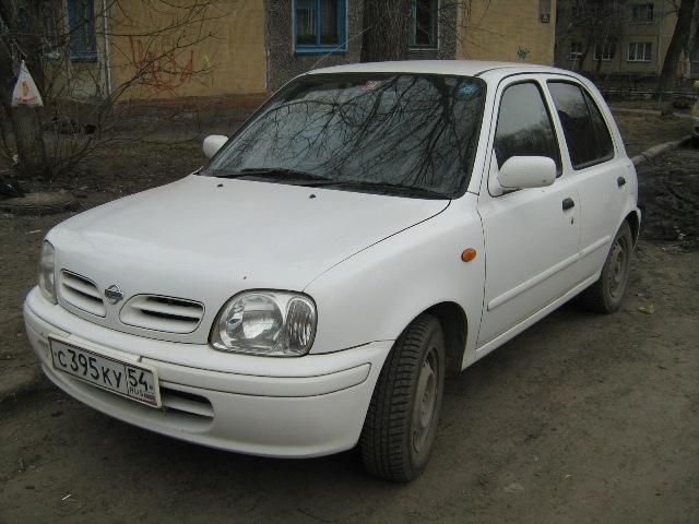 2000 Nissan March