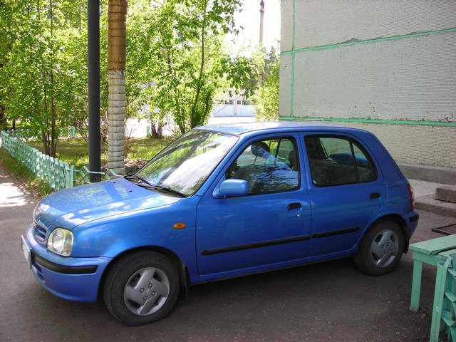 2000 Nissan March