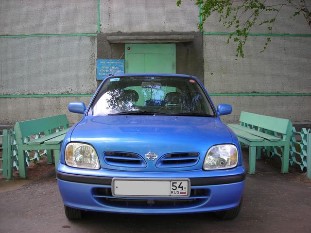 2000 Nissan March