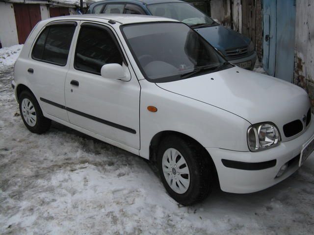 2000 Nissan March