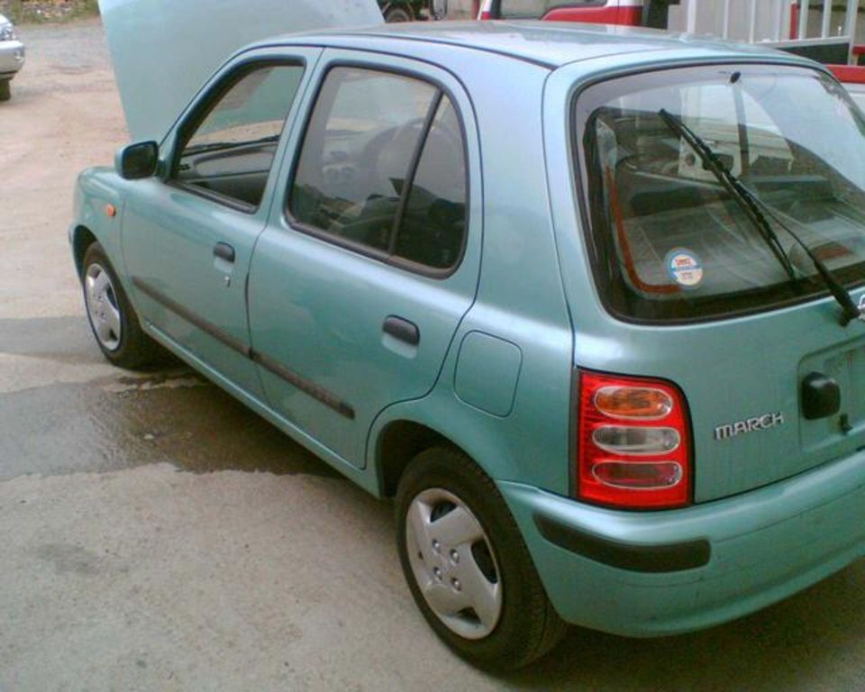 2000 Nissan March