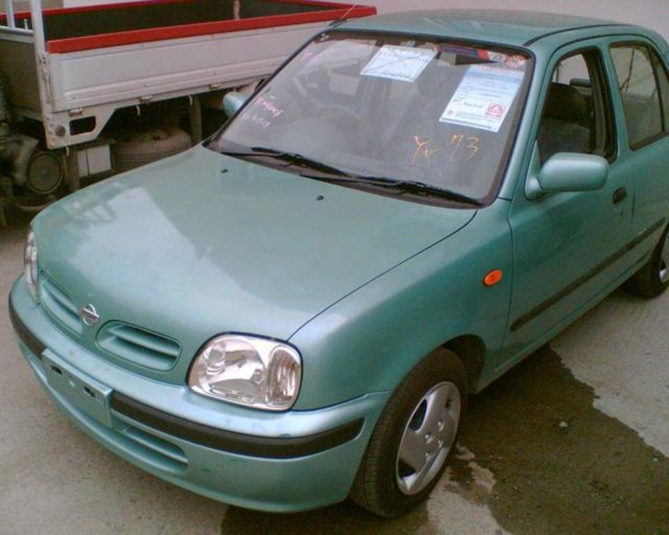 2000 Nissan March