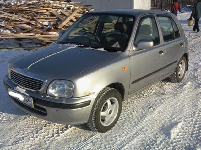 2000 Nissan March