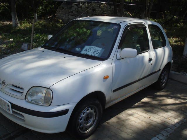 2000 Nissan March