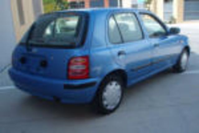 2000 Nissan March