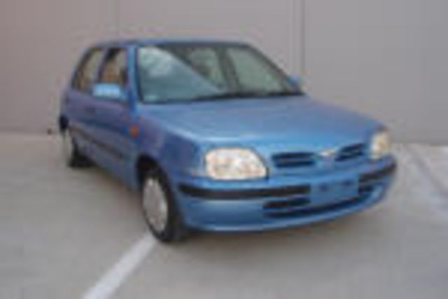 2000 Nissan March